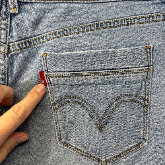 Levi's San Francisco high rise  Denim Shorts Red Tab Size 8 - Picture 9 of 16